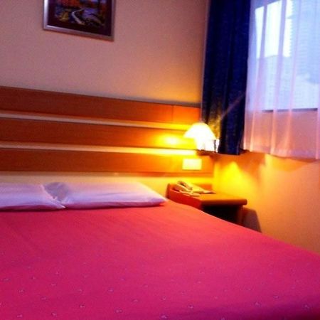 Home Inn Hotel Guiyang Fushui Middle Road Zewnętrze zdjęcie
